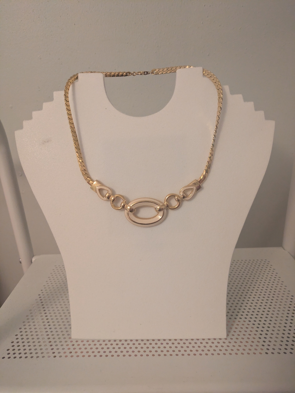 Vintage '80's Cream Enamel And Gold Tone Oval Pendant Necklace - Women's Jewelry